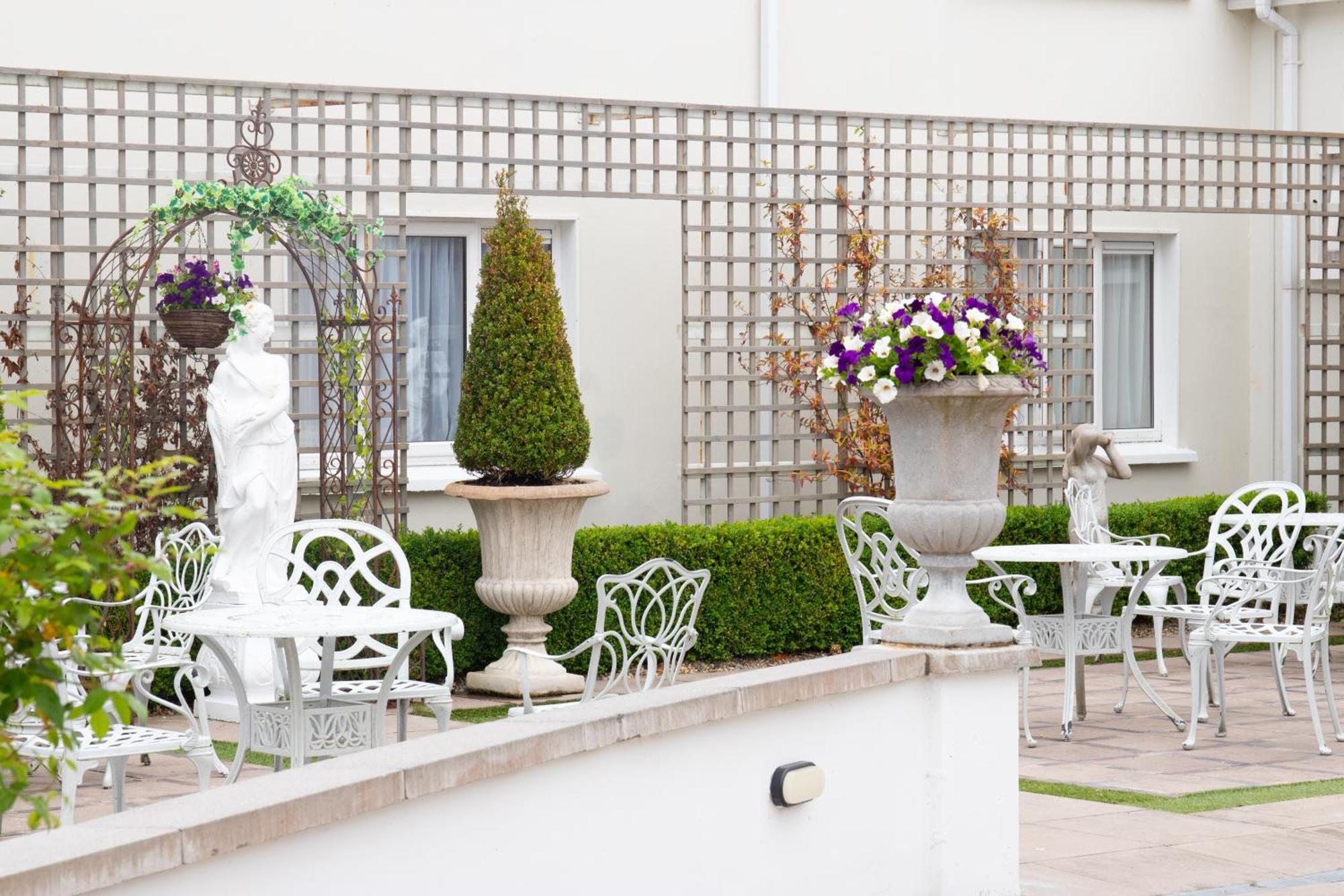 Killarney Oaks Hotel Exterior photo