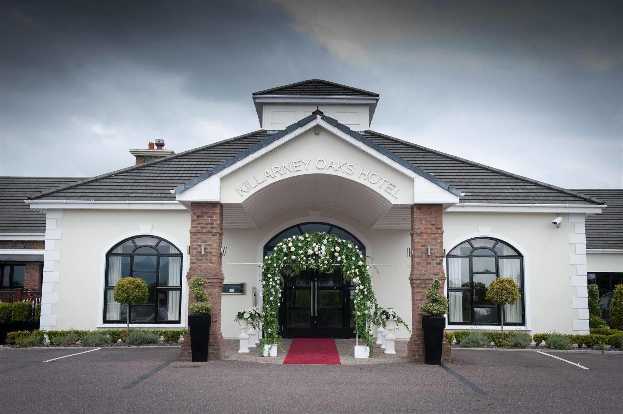 Killarney Oaks Hotel Exterior photo